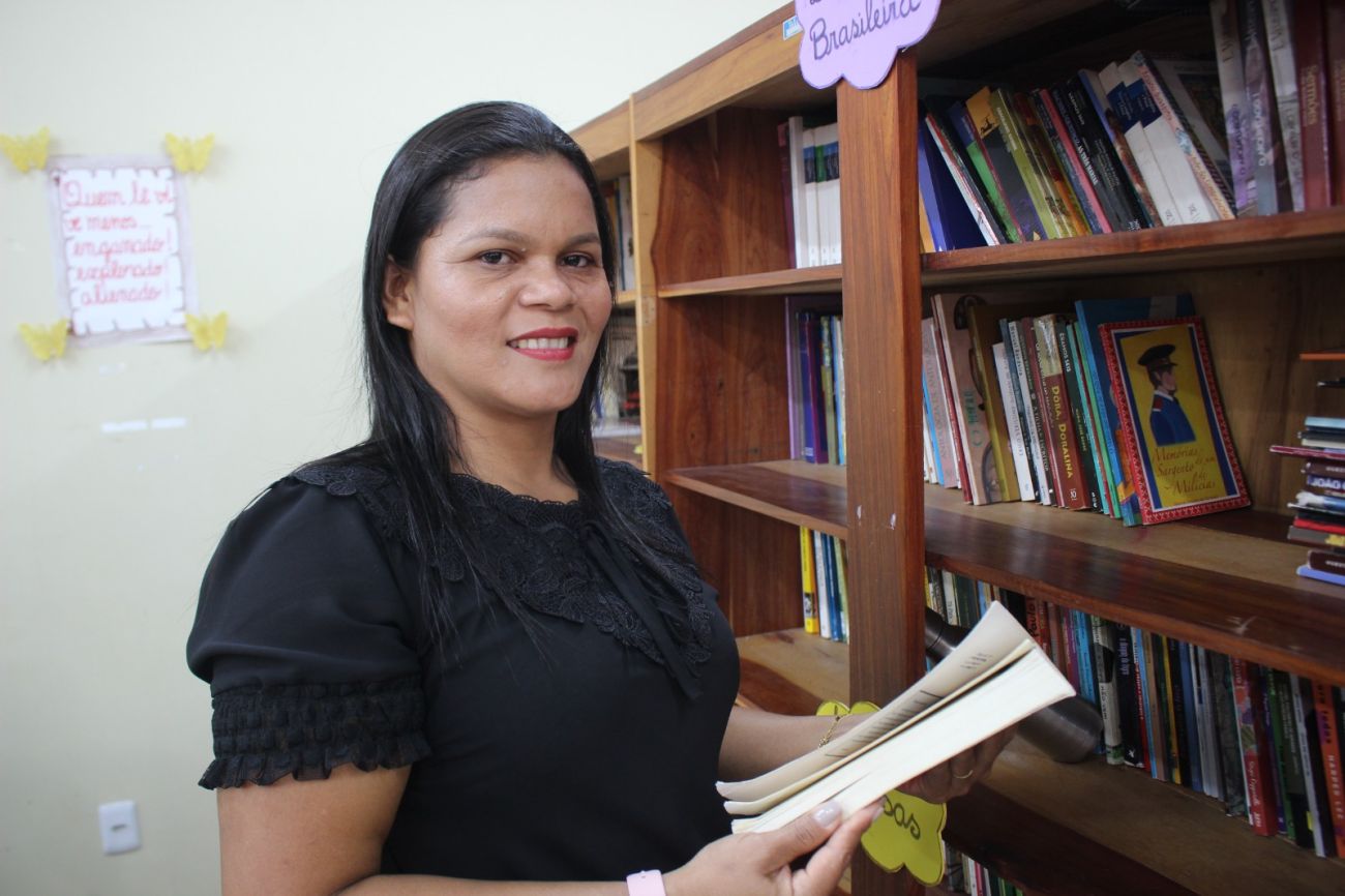 Professora Danusia Lopes, de 41 anos, viu a promessa de infância se concretizar ao ser aprovada no concurso público