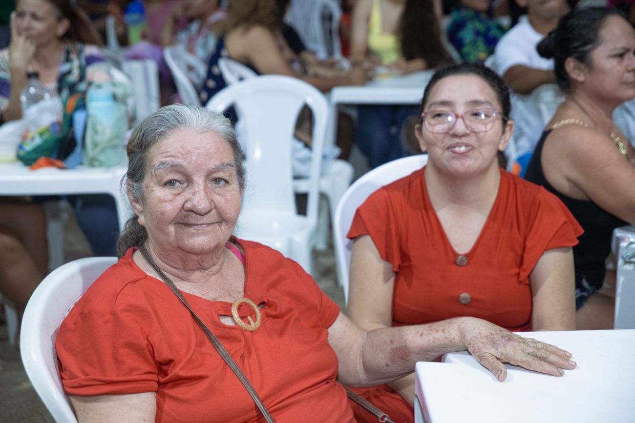 Aposentada Marina Costa Peixoto, de 62 anos, com a filha Luana para o ’Natal Luz’ do Governo do Amapá