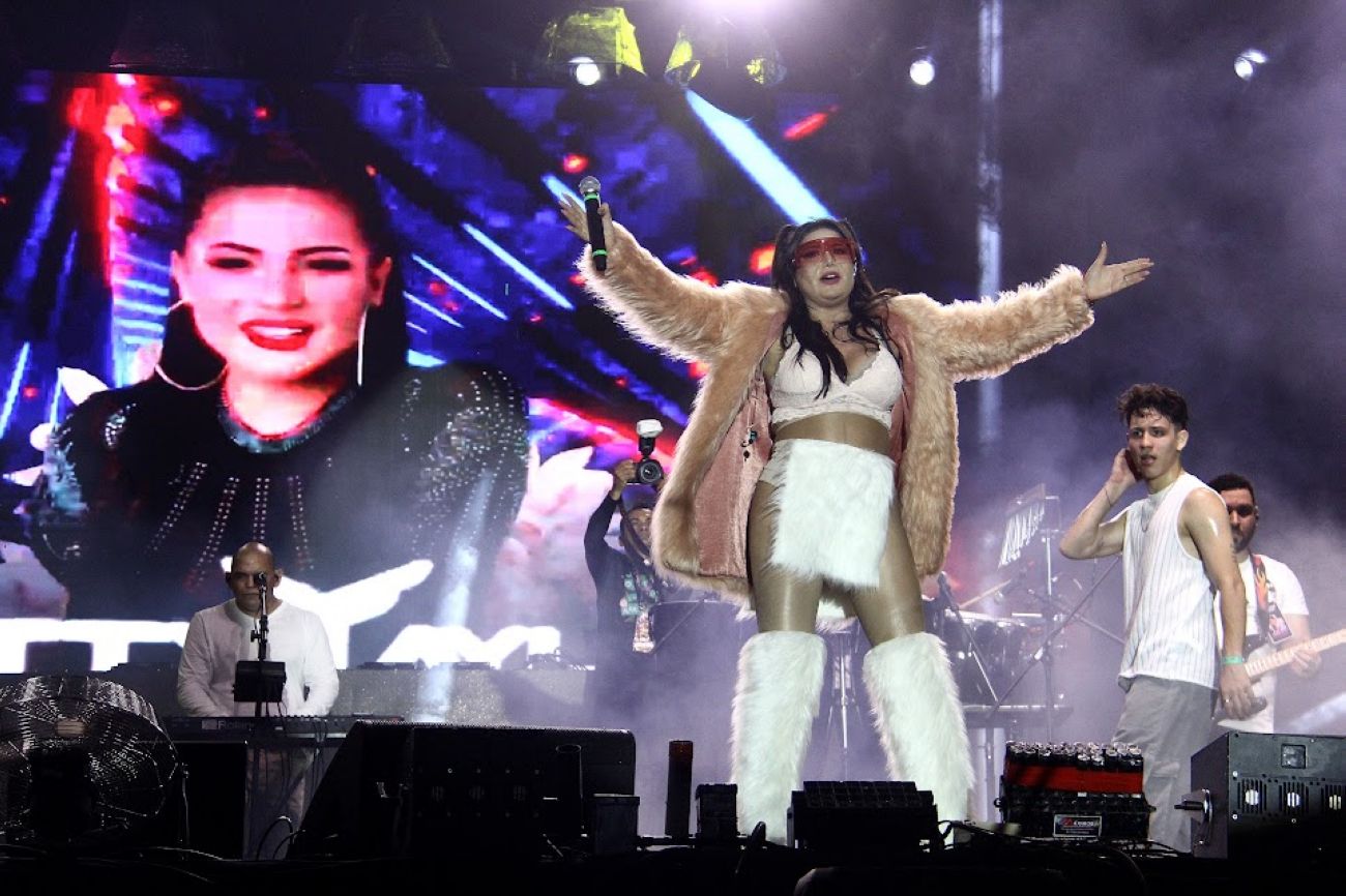 Cantora Tatty Taylor agitou multidão na terceira noite do Réveillon do Amapá