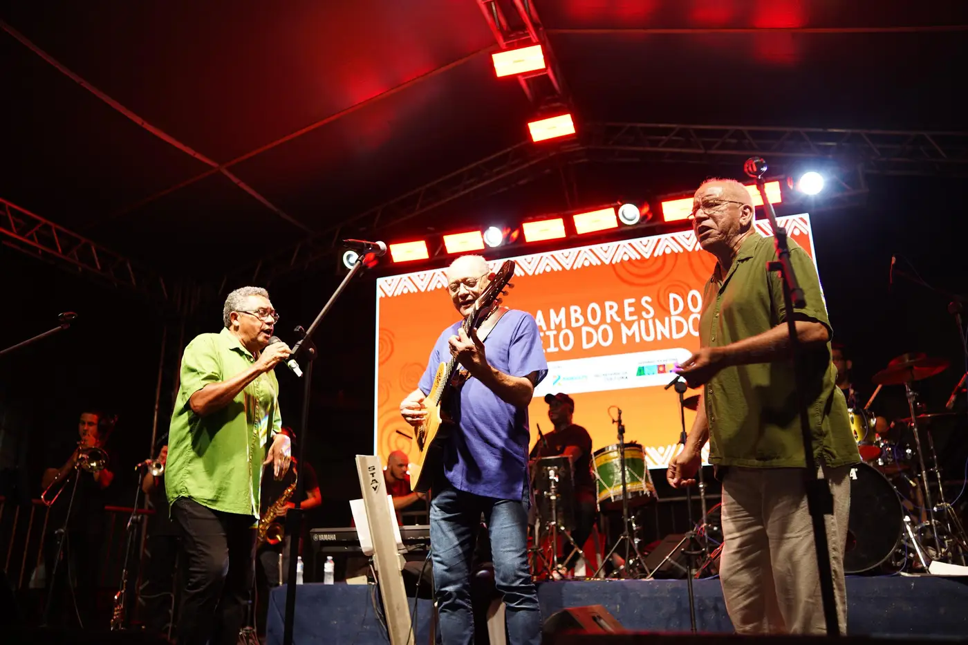 O grupo Senzalas movimentou o Largo dos Inocentes, no Centro de Macapá, com muita música e originalidade