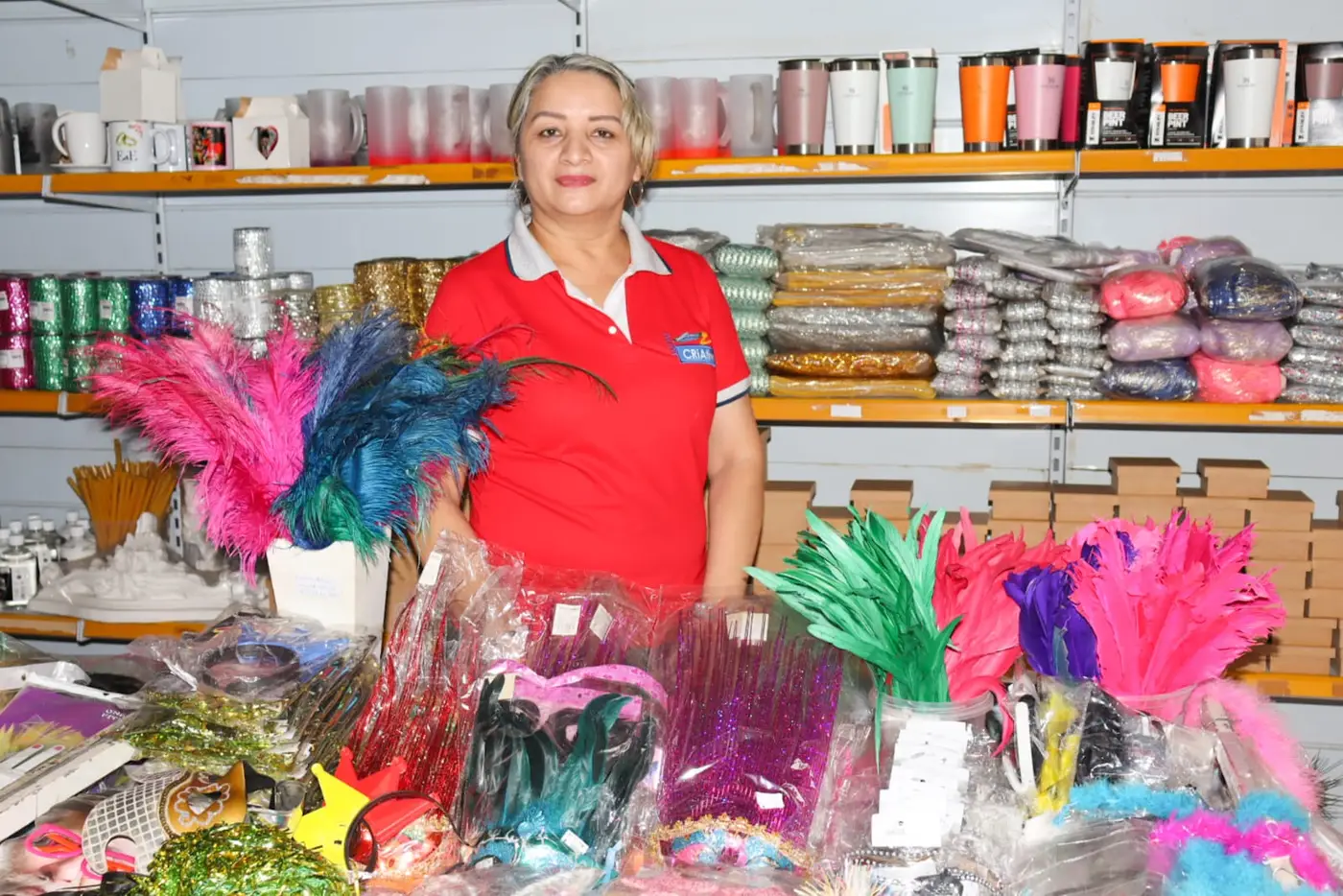 Gerente de loja, Rosicleia da Silva, já se preparou para as vendas do período carnavalesco