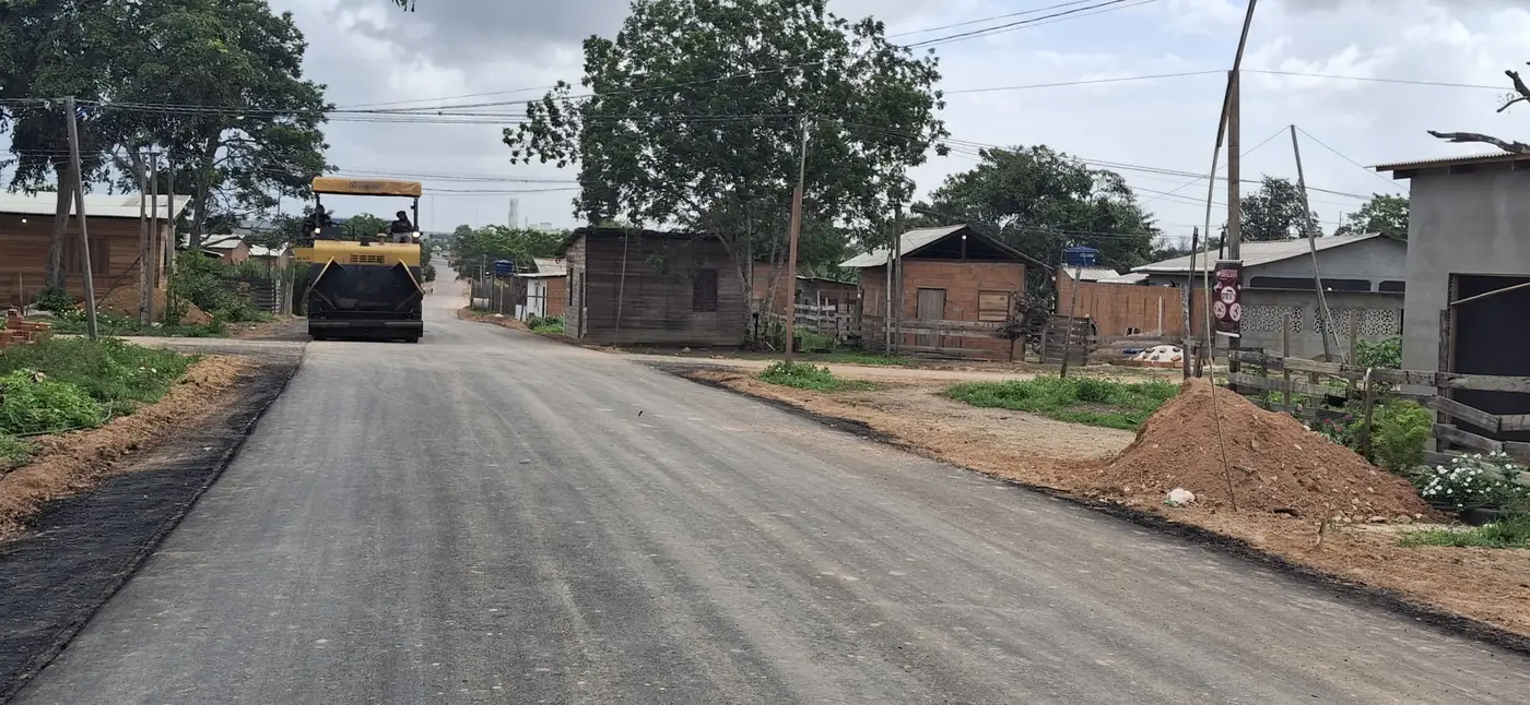 Pavimentação asfáltica da Avenida Papaléo Paes, na Zona Norte de Macapá, já alcançou cerca de 1 quilômetro