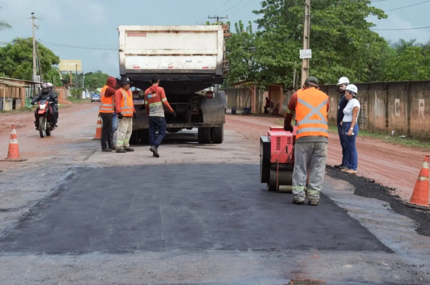 Equipe da Secretaria de Estado das Cidades realiza requalificação asfáltica no Km-9 desde a quarta-feira, 22