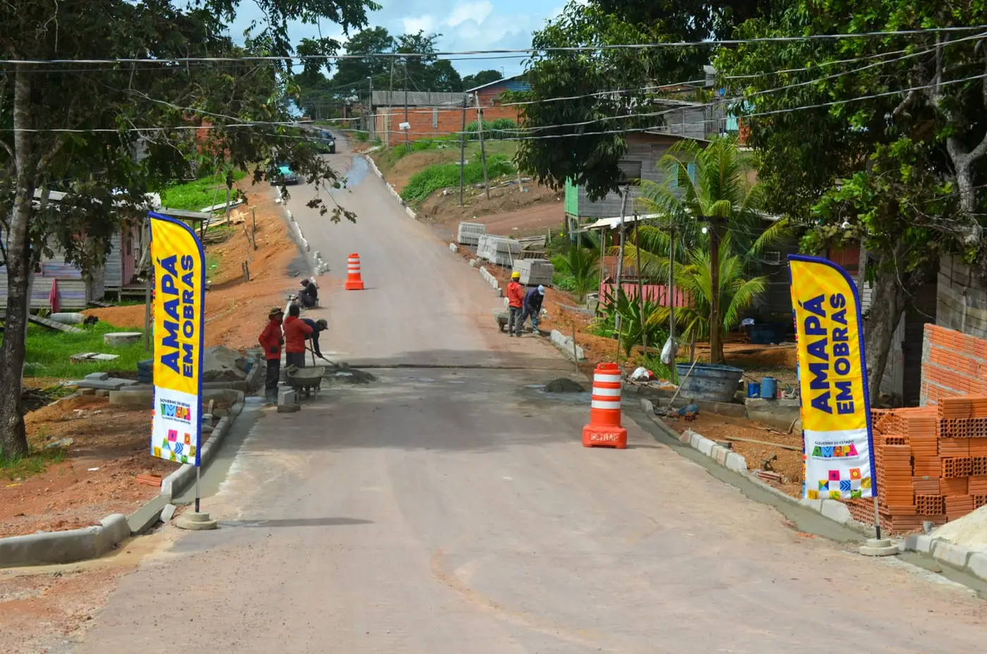 A previsão é que no segundo semestre deste ano seja iniciada a pavimentação asfáltica das demais ruas e avenidas do bairro