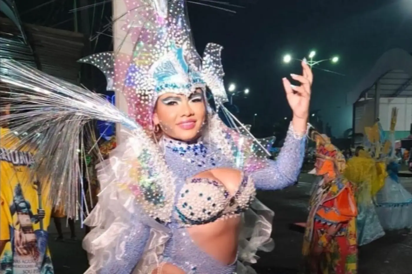 A passista, que está se preparando há um ano para fazer bonito na avenida, vai desfilar pelo segundo ano no Sambódromo