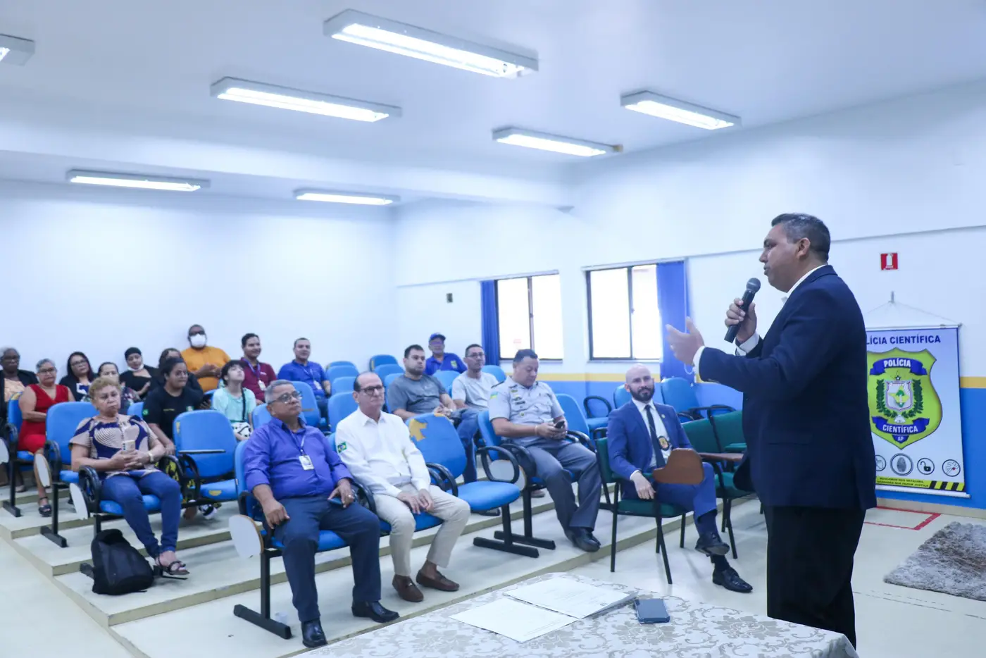O papiloscopista é o profissional que trabalha com a identificação de pessoas através das impressões digitais
