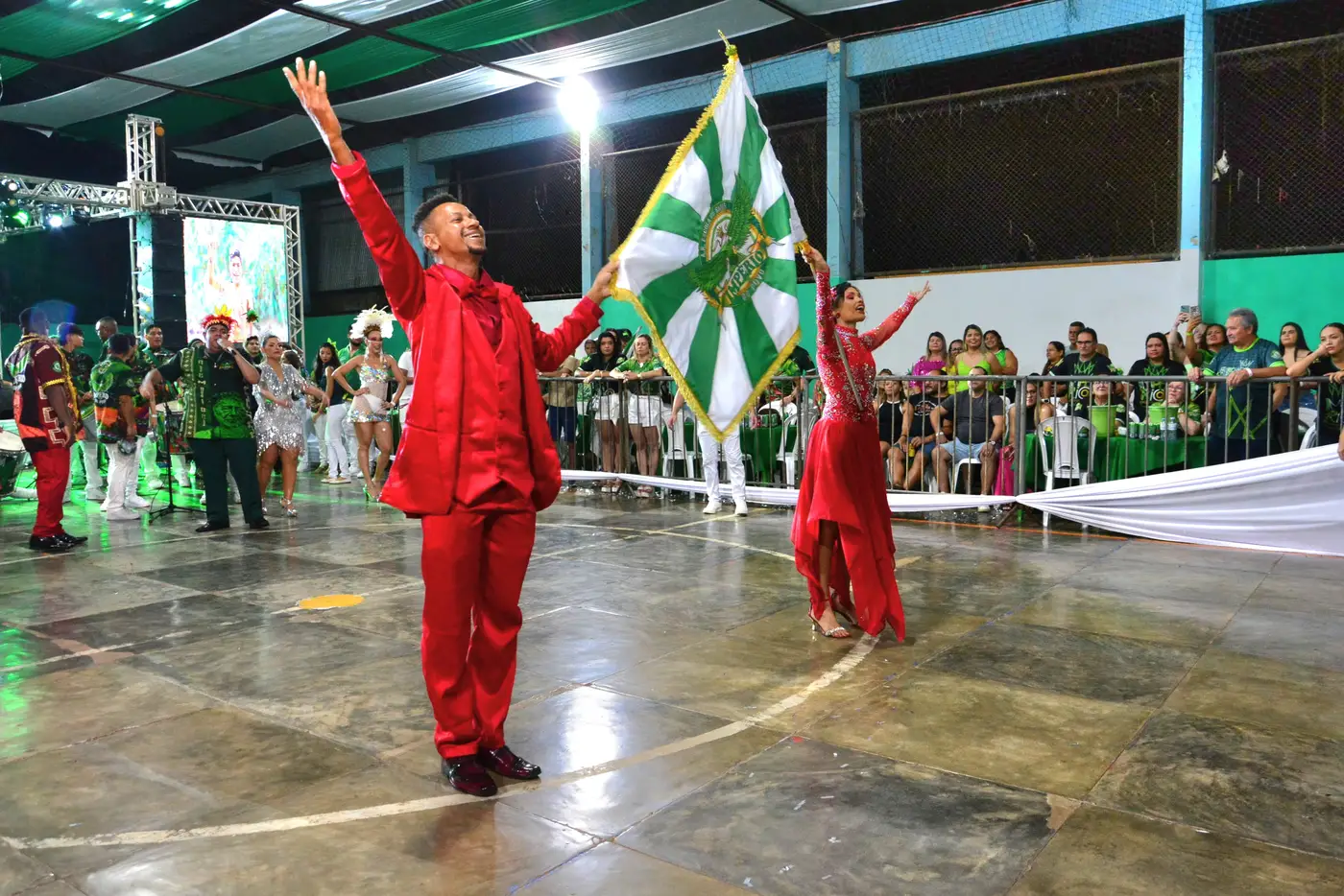 Momento conta com apresentação show das escolas de samba, fantasias, alas e o ritmo forte da bateria