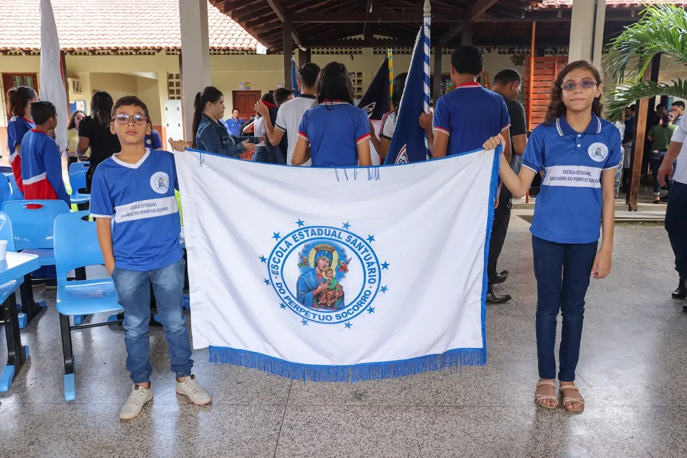 A estudante Rhyanna Sofia, de 10 anos, durante volta às aulas