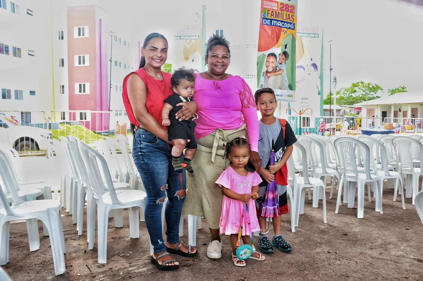 Brenda Veiga, está muito feliz por morar num lugar seguro com a filha e netos