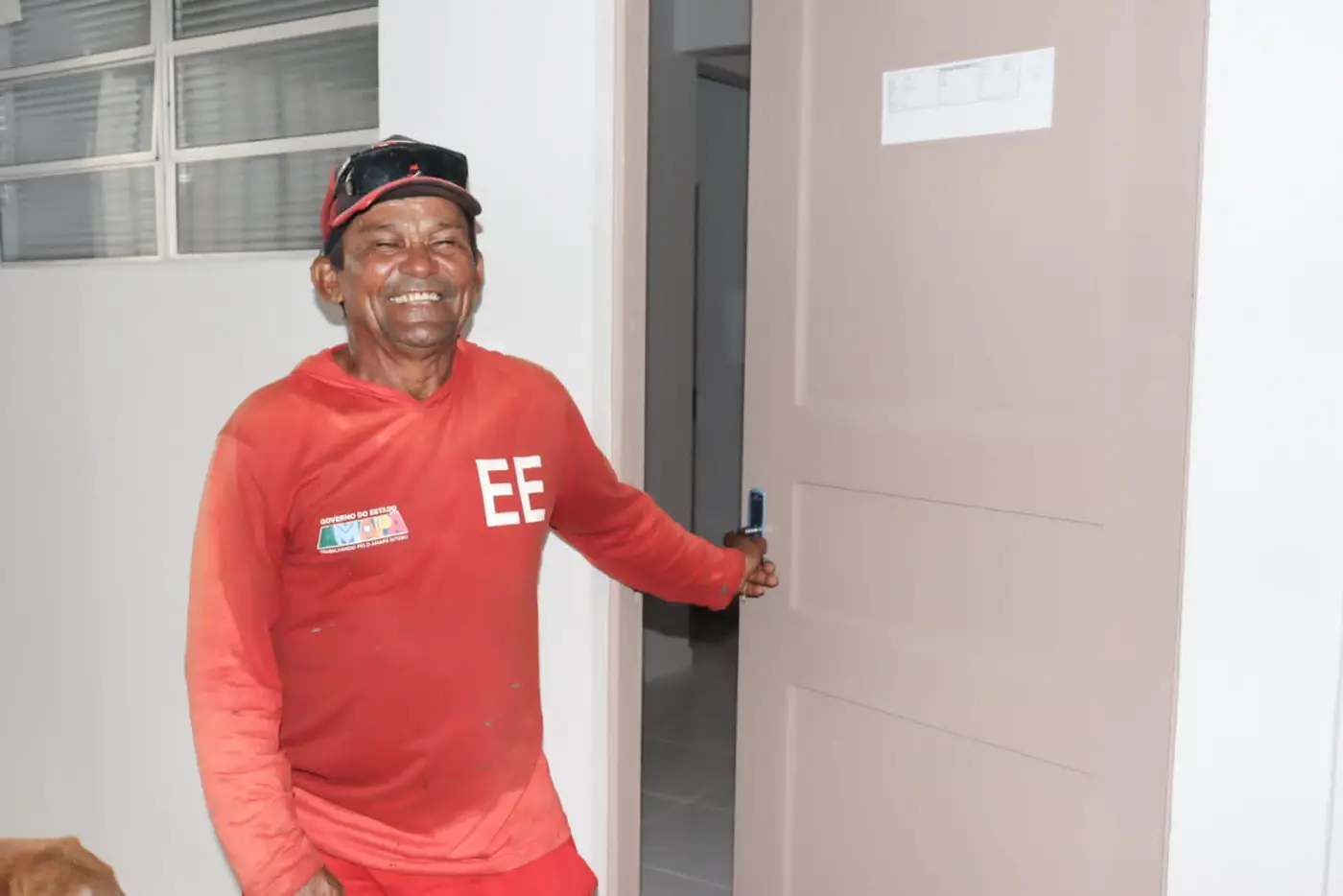 José Francisco, de 60 anos, encheu-se de alegria ao receber o novo apartamento