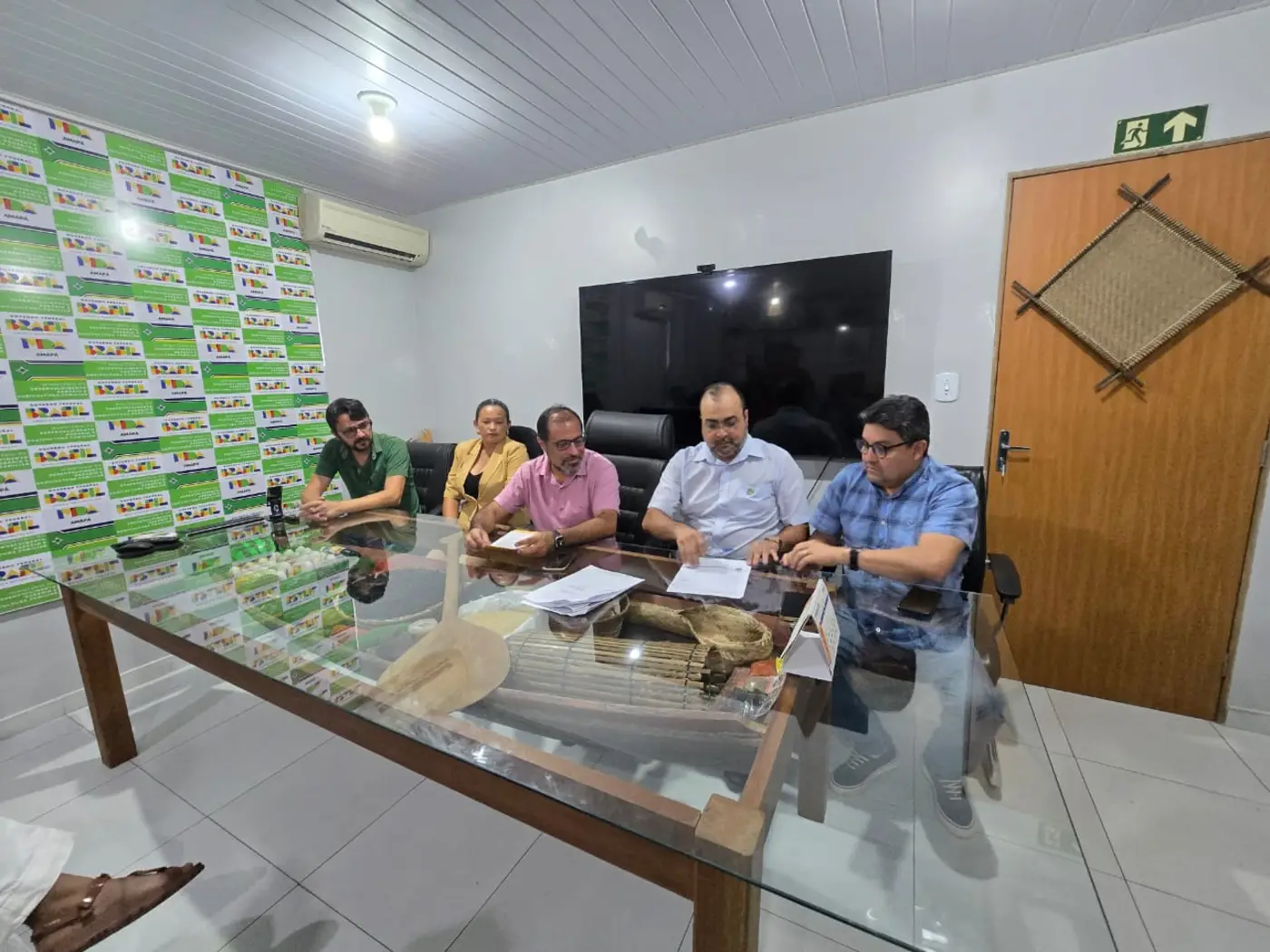 Diretor do Rurap, Jorge Rafael, diretora de projetos da Agriplan, Auricelia Cavalcante, diretor da Anater, Camilo Capiberibe, superintendente Regional do Ministério do Desenvolvimento Agrário, Van Vilhena e o representante da Casa Civil, Kelson Vaz