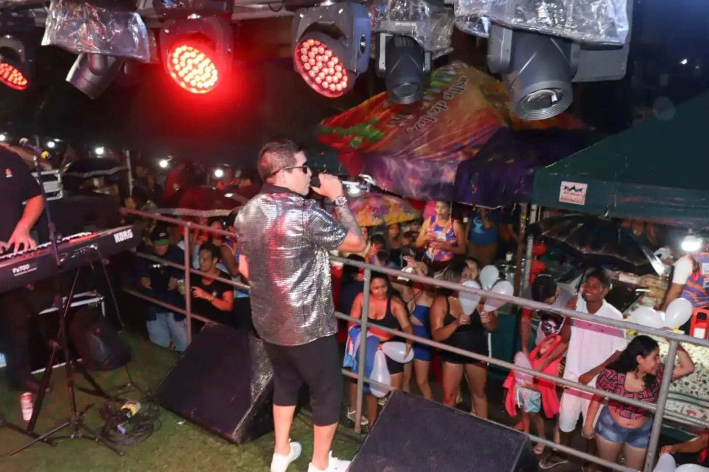 Shows, concursos de fantasias de crianças, idosos e pessoas com necessidades especiais, garantem a diversão dos moradores