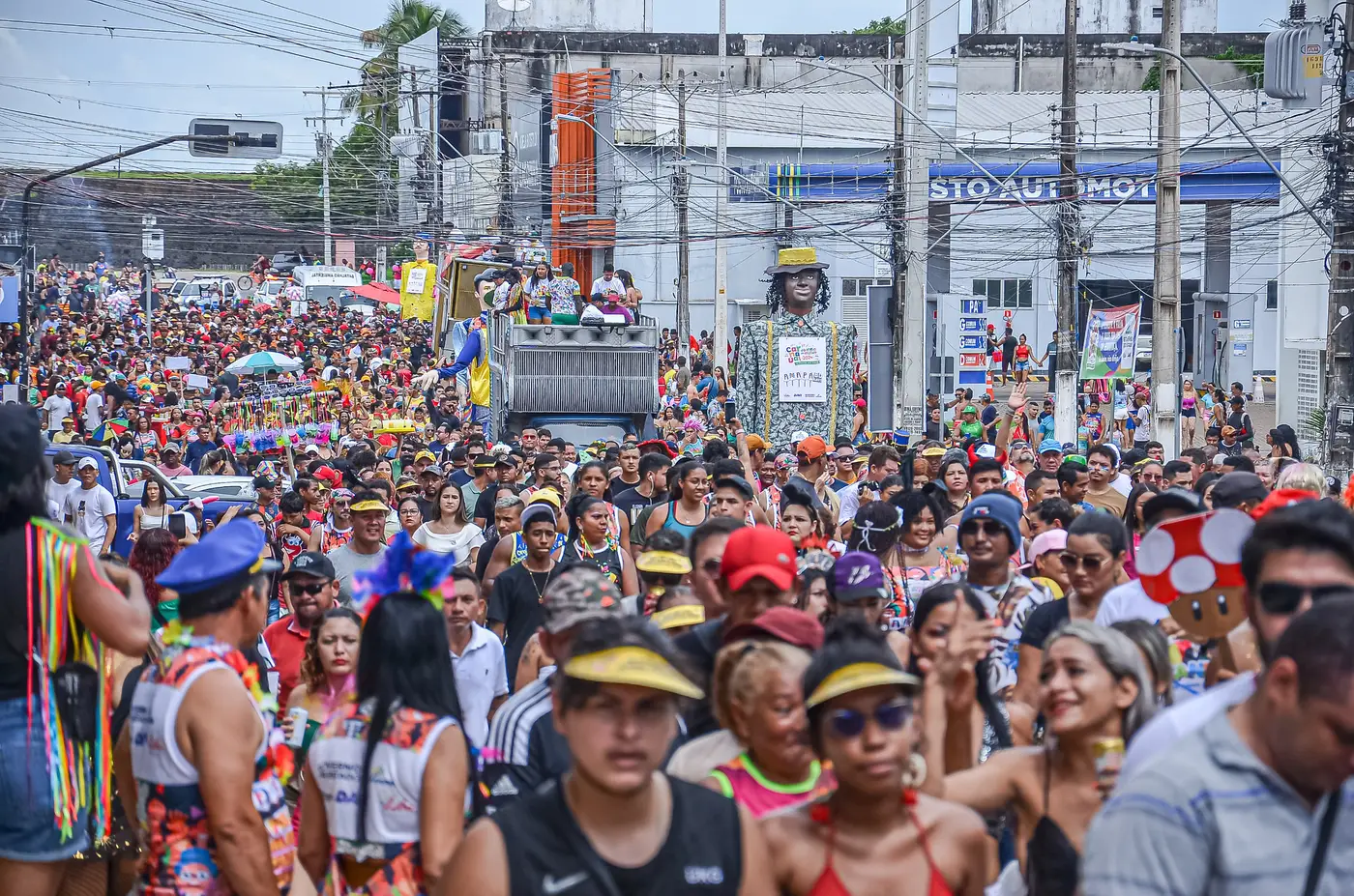 Durante o período carnavalesco diversos locais e órgãos funcionam em horários diferenciados