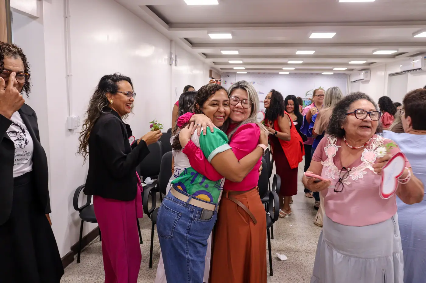 Servidoras da Educação são homenageadas na Seed