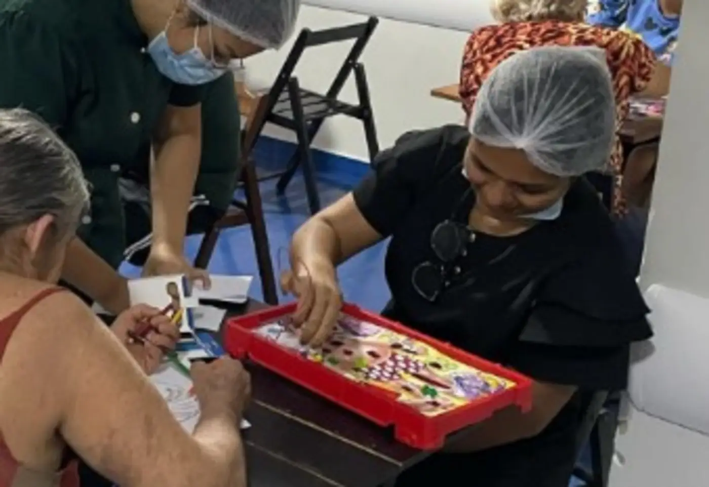 Ações de bem-estar aos pacientes internados buscam criar ambientes que combinam terapia e diversão