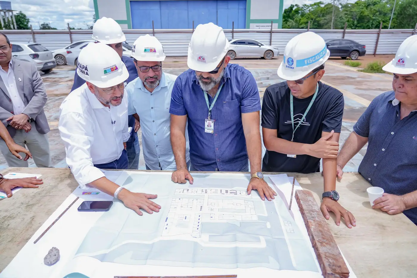 Governador do Amapá, Clécio Luís, conhecendo o projeto da obra