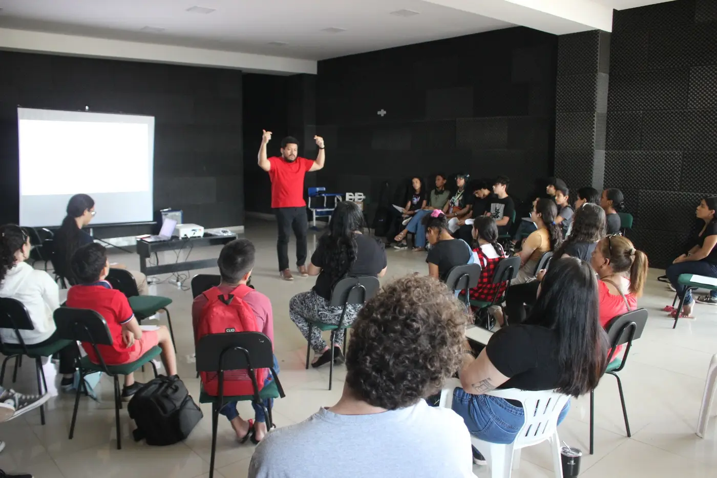 Além de aprimorar técnicas vocais, os participantes terão a chance de se apresentar em eventos culturais e fortalecer a tradição musical do Amapá