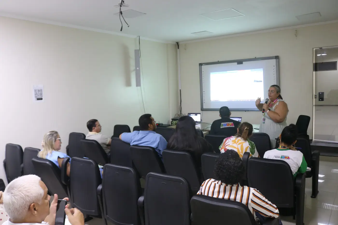 A iniciativa busca formar líderes estudantis e reforça a importância dos grêmios como espaços de participação ativa dos alunos na gestão escolar