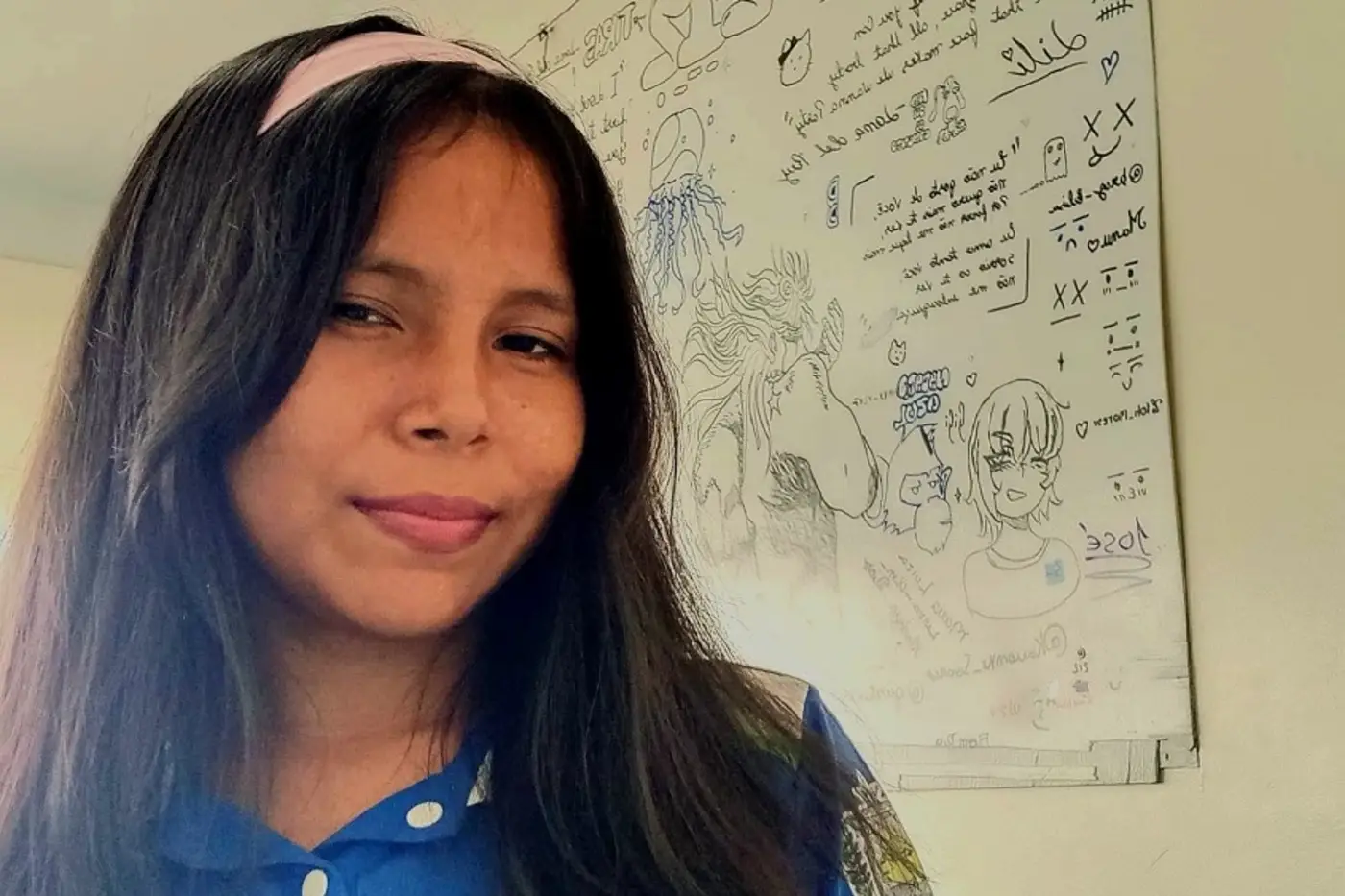 Estudante Eloisy Quintela, de 17 anos, afirma que restrição do uso de celulares tem auxiliado no seu aprendizado