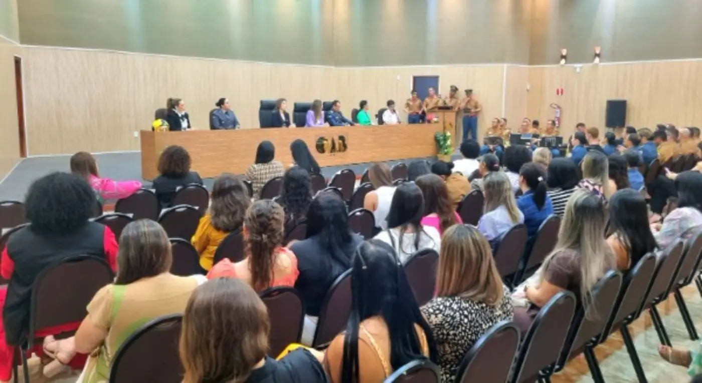 Cram participa de evento em celebração ao mês da mulher