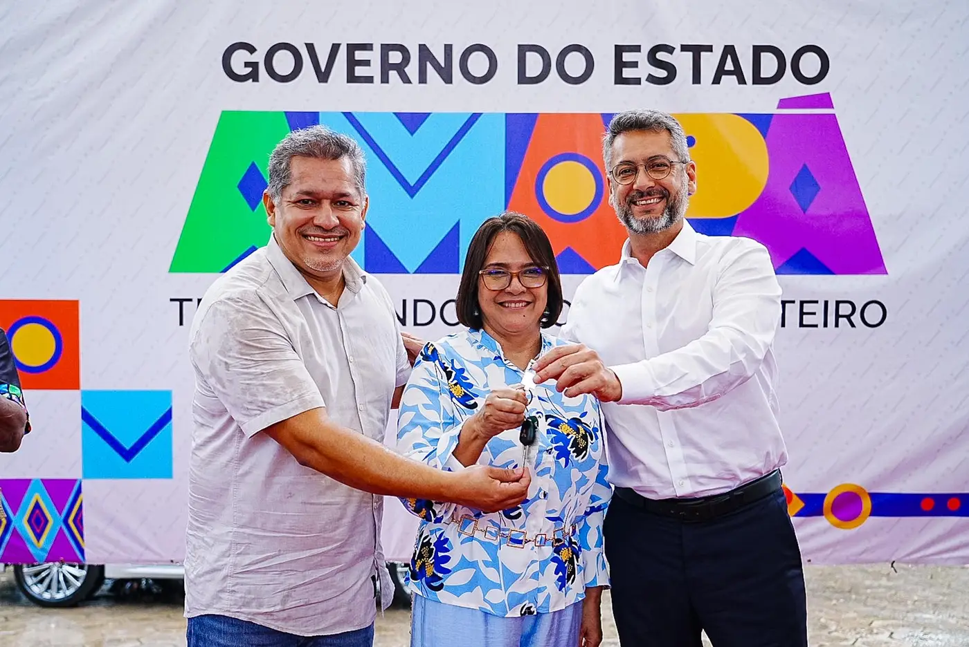 Chaves foram entregues diretamente aos servidores do Lacen pelo governador Clécio Luís e deputado Dorinaldo Malafaia