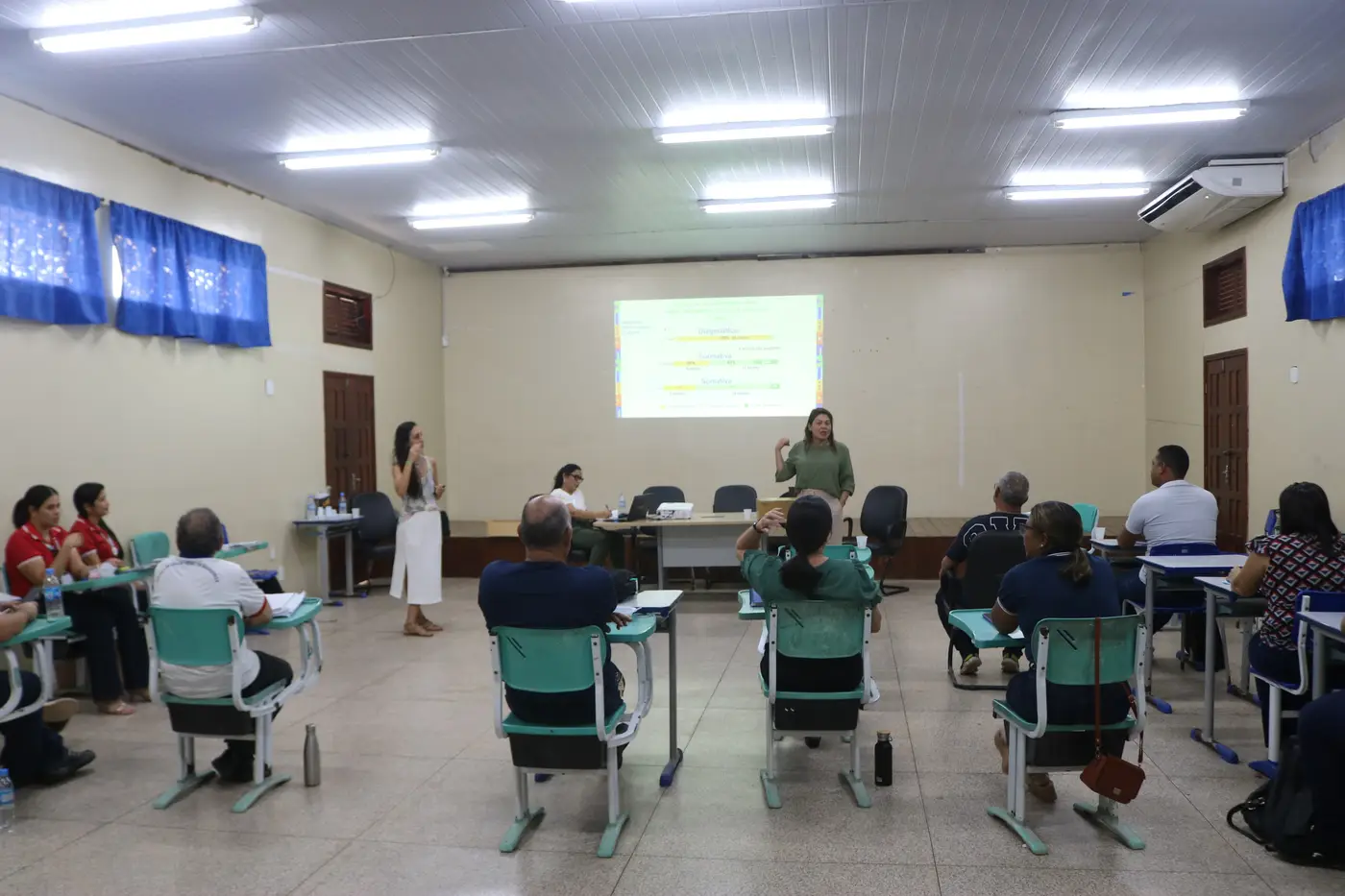Entre os temas debatidos, estiveram os indicadores educacionais do Brasil e da região Norte e do Amapá
