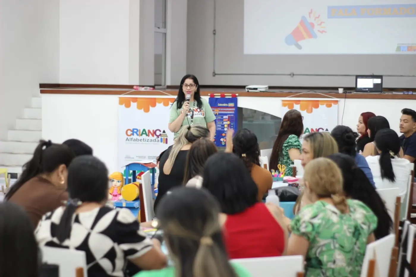 Formação busca capacitar e fornecer estratégias pedagógicas para profissionais da educação infantil dos 16 municípios