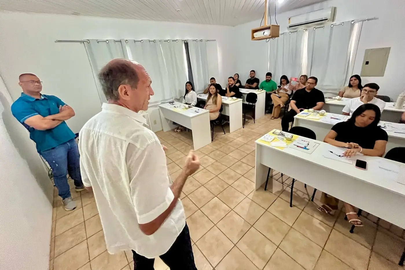 Capacitação reuniu cerca de 20 cirurgiões-dentistas dos 16 municípios
