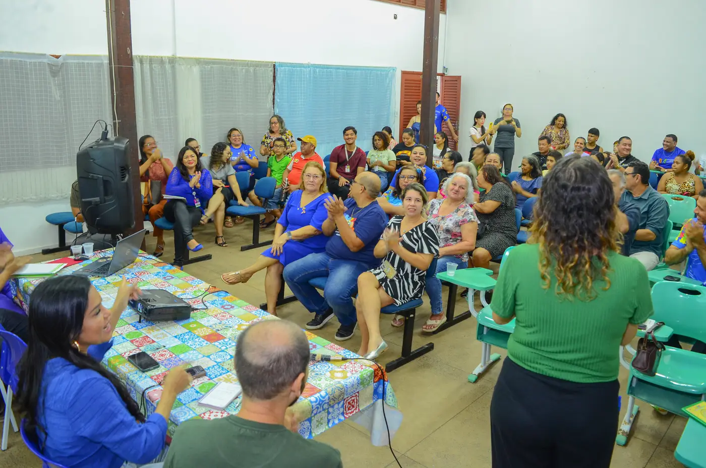 Escuta pública contou com a participação de profissionais, familiares de pessoas assistidas e comunidade em geral