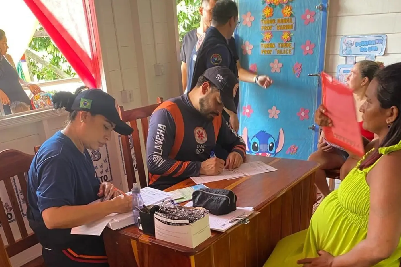 Cerca de 80 pessoas foram beneficiadas com consultas clínicas, ginecológicas e pediátricas, além de palestras educativas e treinamentos de primeiros socorros