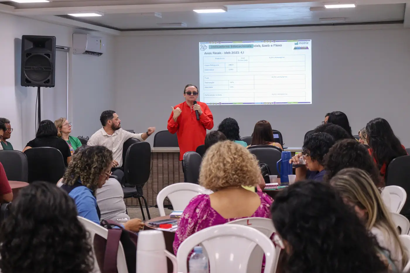 Profissionais da educação planejam atuação pedagógica para o ano letivo de 2025.