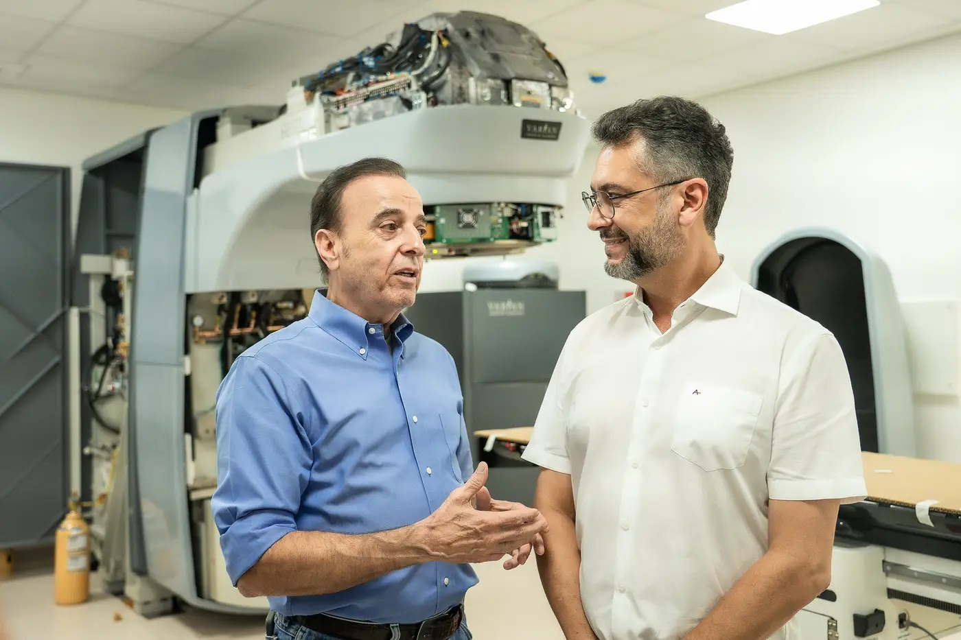 Henrique Prata, presidente do Hospital de Amor, e o governador do Amapá, Clécio Luís, no primeiro Centro de Radioterapia do Amapá