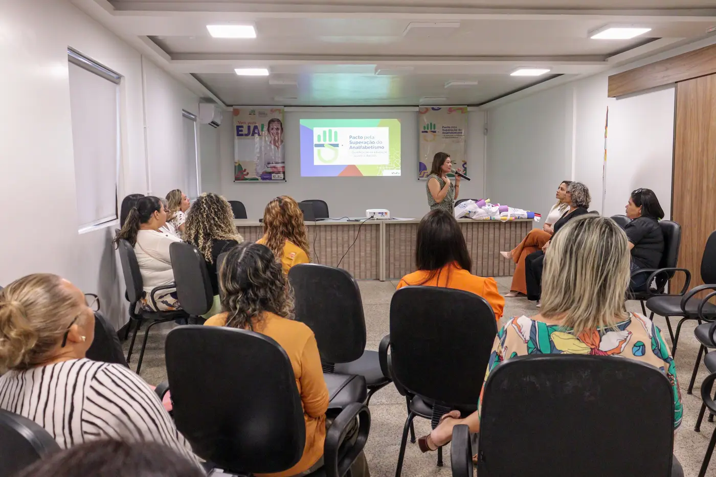 Com 34 mil analfabetos no Estado, Governo do Amapá realiza encontro para capacitação de educadores e prorroga inscrições para novas turmas até 14 de abril