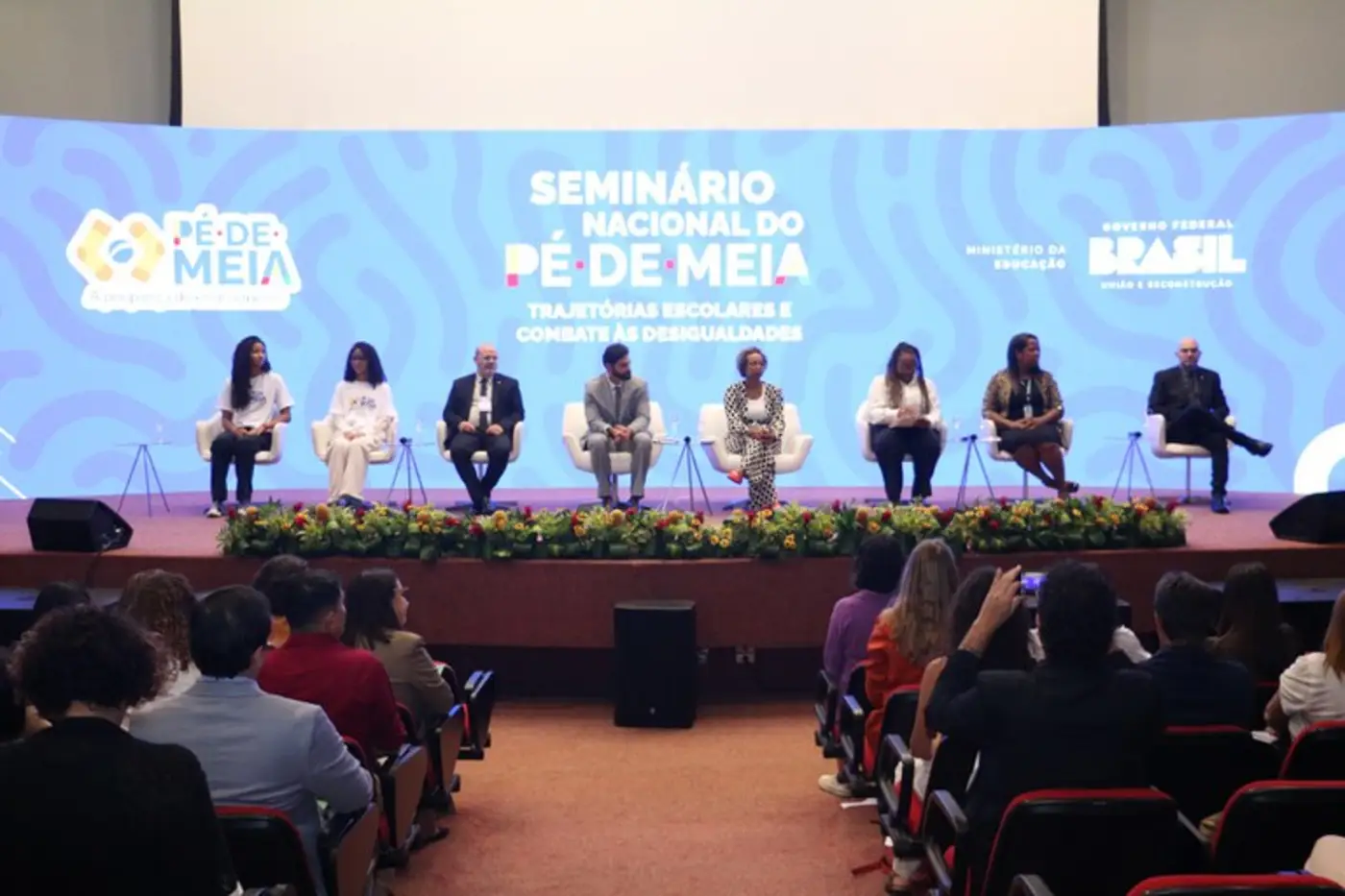 O Pé de Meia uma iniciativa do Governo Federal para combater a evasão escolar, desigualdades educacionais e sociais