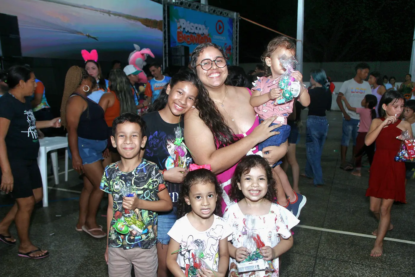 Karine Almeida e os sobrinhos aproveitaram o momento de diversão e lazer