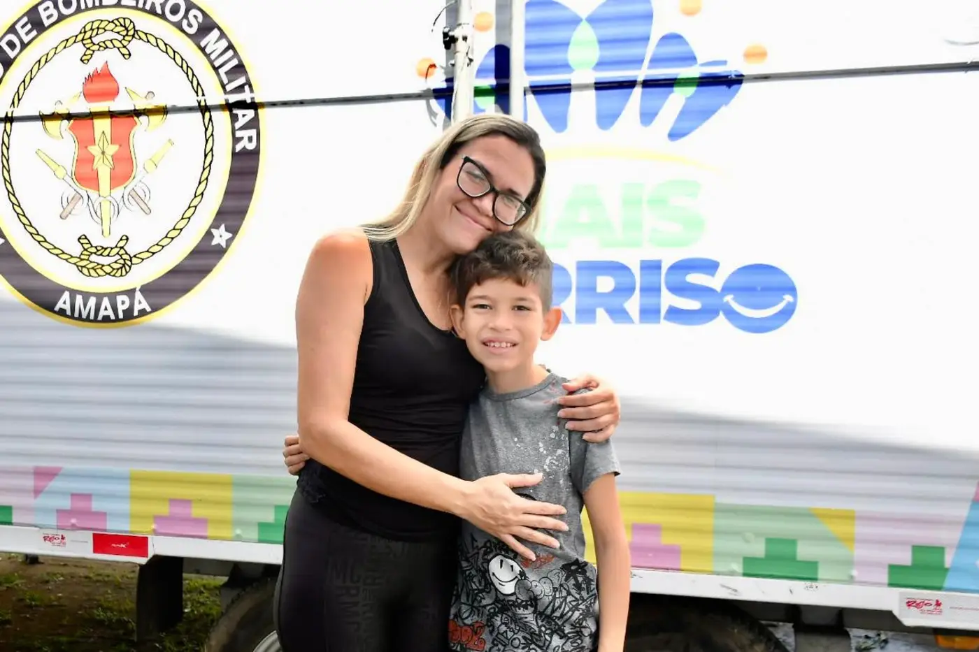 Diana Camila levou dois dos três filhos autistas para a ação do Mais Sorriso Azul, em Santana