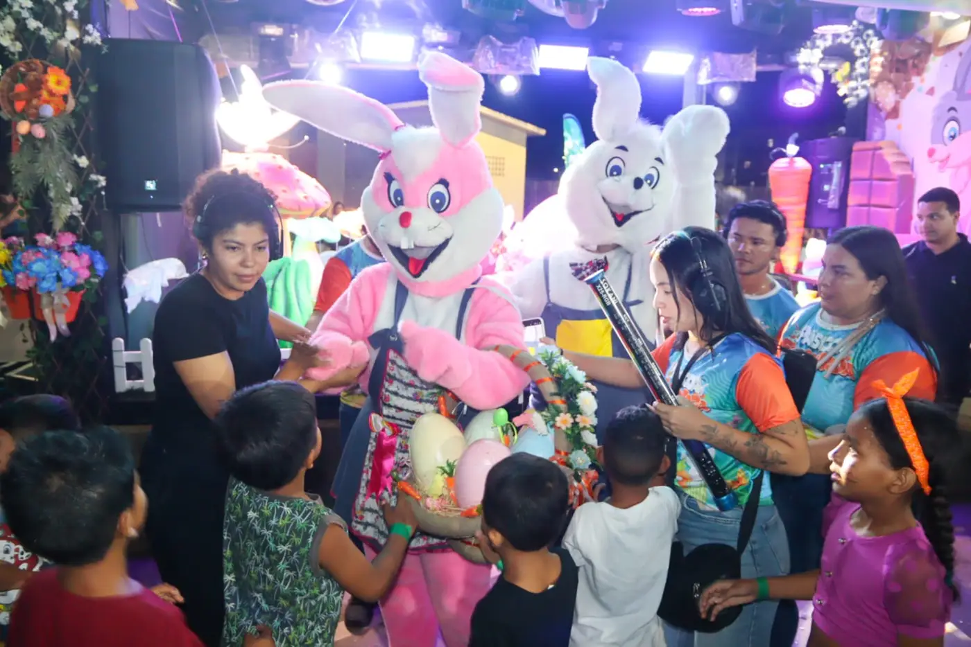 Evento foi marcada por exibição de filmes, troca de garrafa PET por um saco de pipoca e distribuição de doces para as crianças