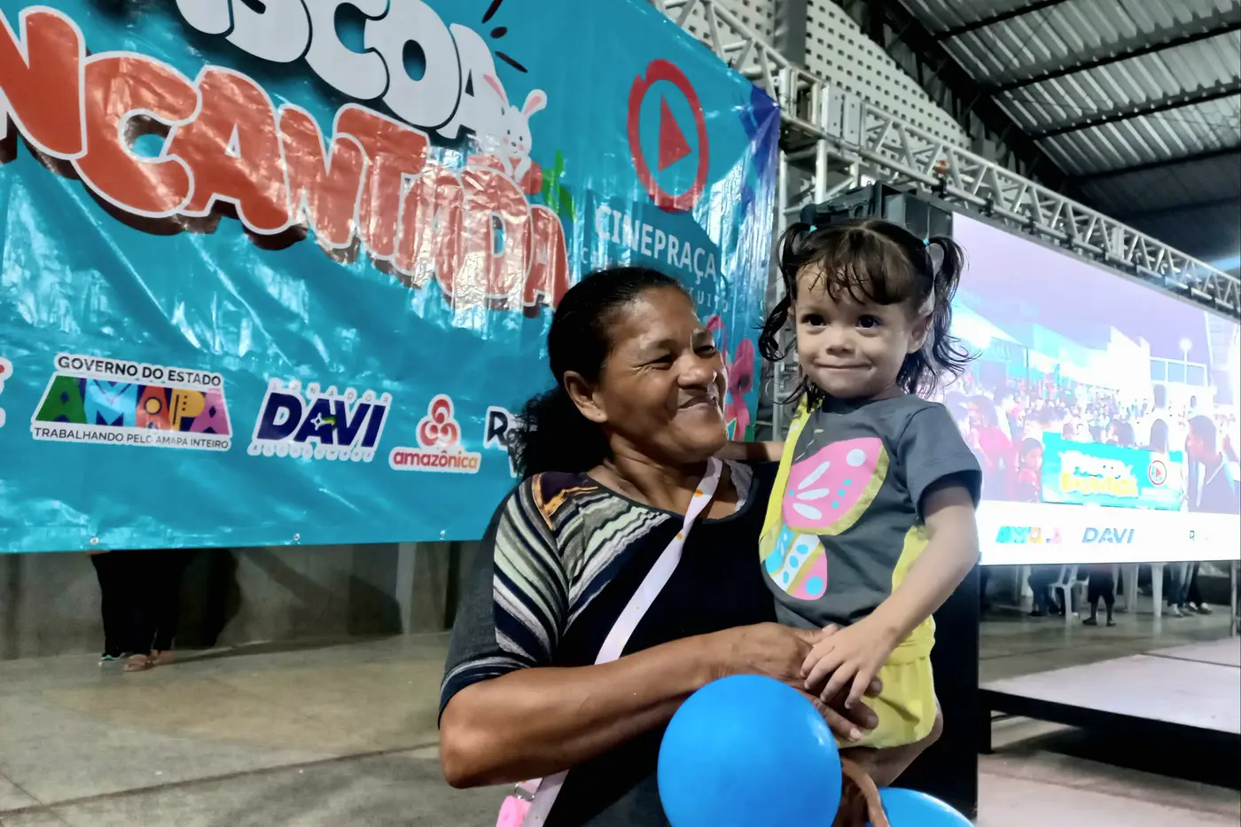 Dentre 2 mil pessoas, Maíza Santos, de 48 anos, foi uma das moradoras que expressou o sentimento de felicidade e gratidão