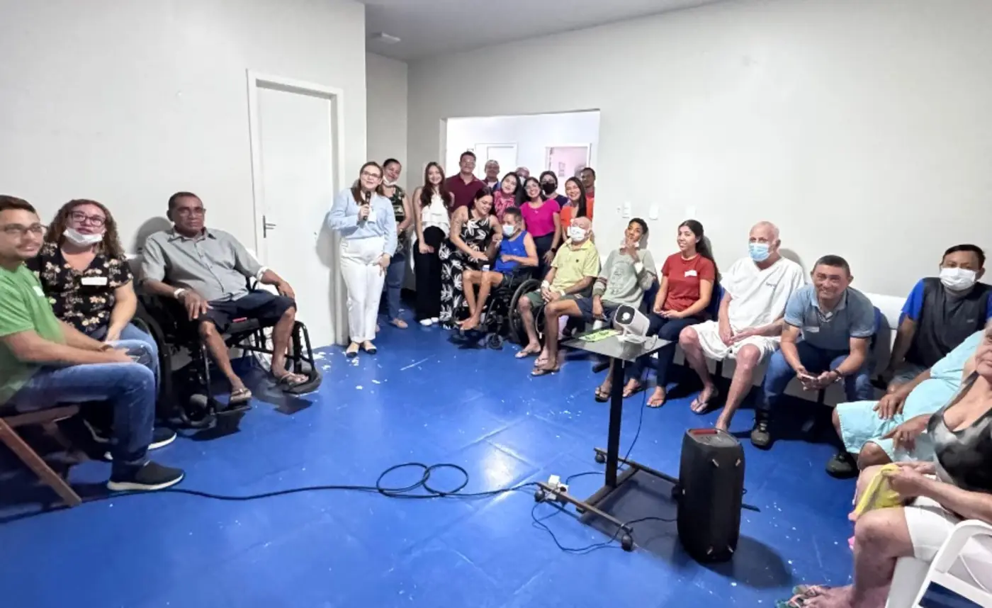 Momento de integração das equipes, pacientes e familiares no horário das visitas