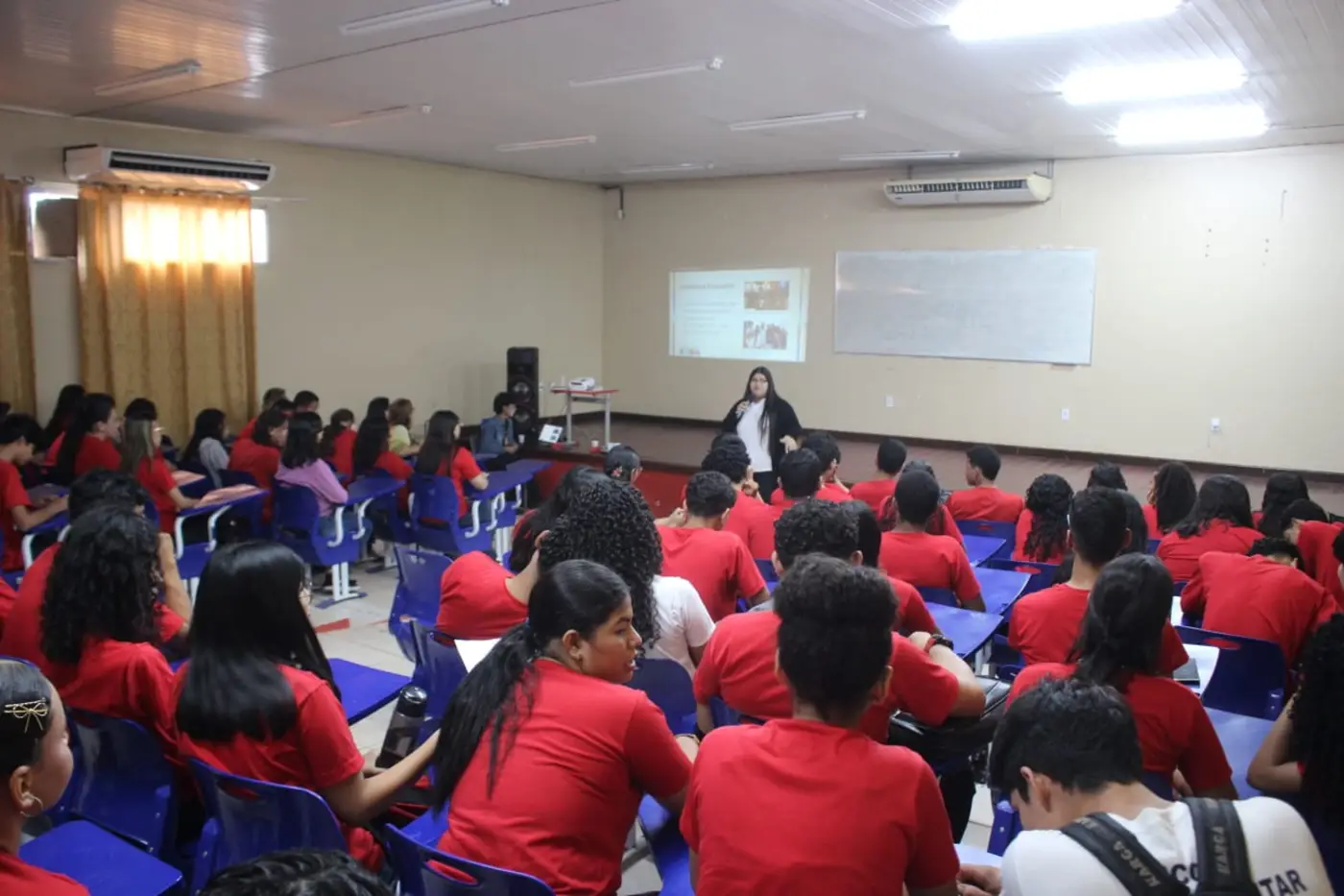 Estudantes participam de conversa sobre a importância do grêmio como ferramenta para o protagonismo estudantil