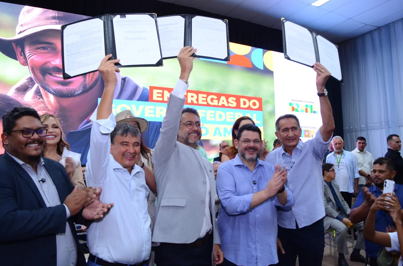 Clécio Luís e ministros apresentam documentos que marcam a adesão do estado a programas federais