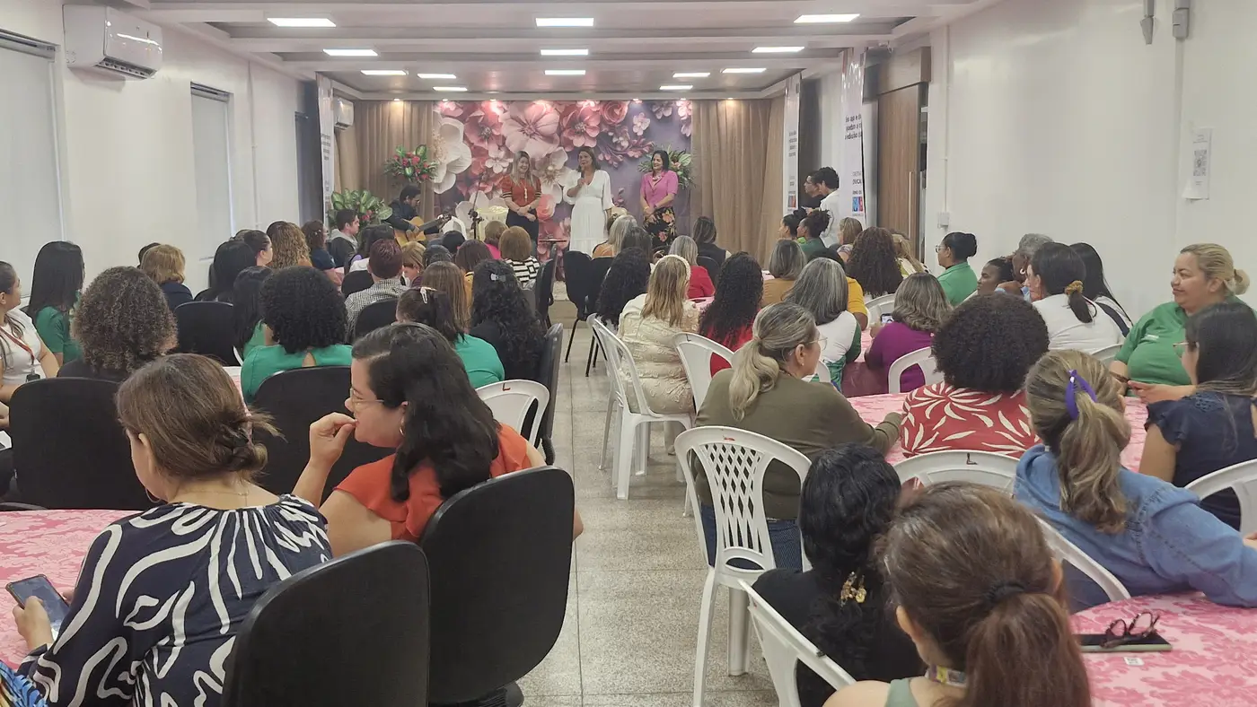 Secretária de Estado da Educação, Sandra Casimiro, também participou da homenagem às servidoras da Seed