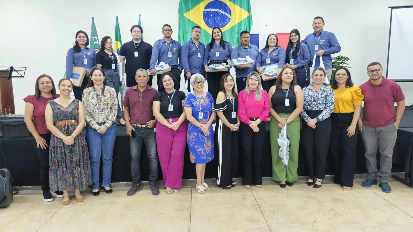 Dez alunos dos cursos técnicos em edificações embarcam rumo a Matoury, onde permanecem até o dia 28 de maio