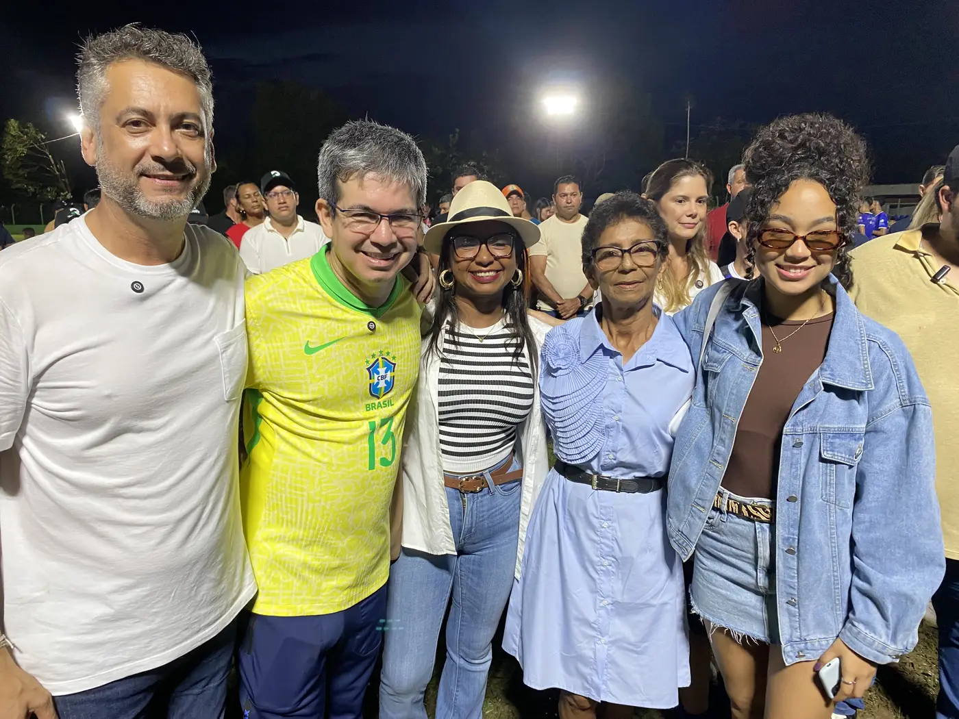 Aneth Maciel com sua família, ao lado do governador Clécio Luís e senador Randolfe Rodrigues