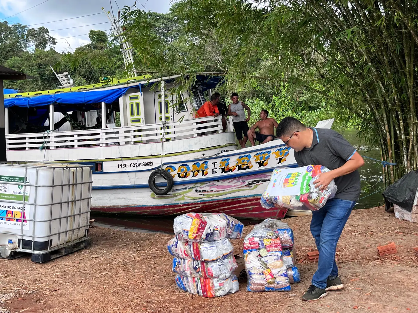 Mais de 2,5 mil kits de alimentos foram distribuídos para 67 aldeias do norte do estado e Pará