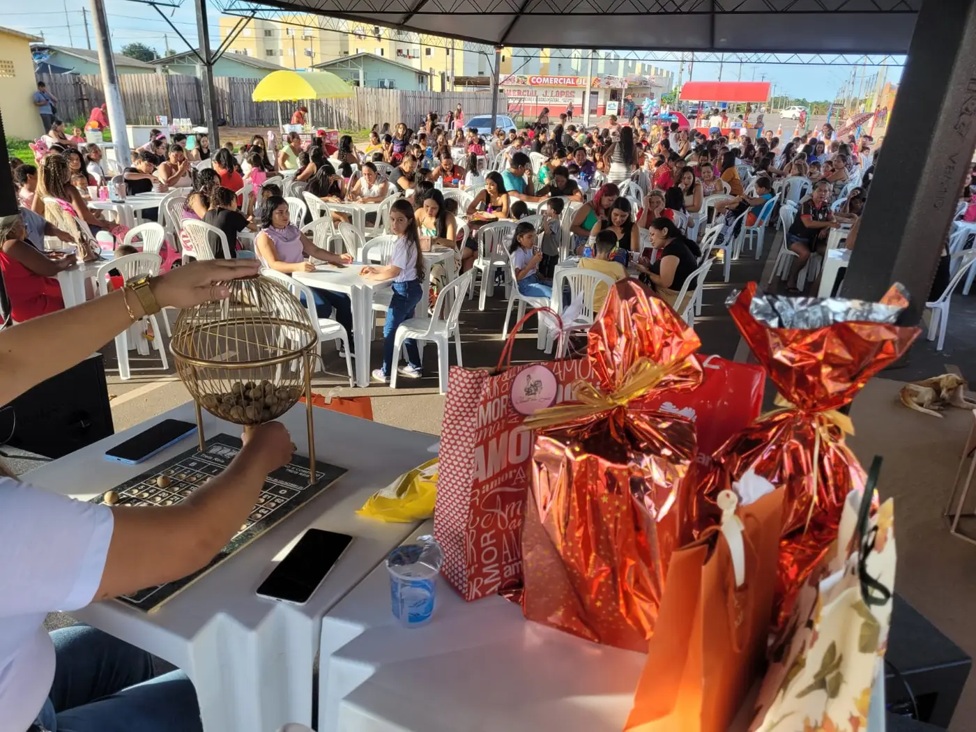 Evento reuniu famílias do Residencial Miracema em momento de homenagem às mães