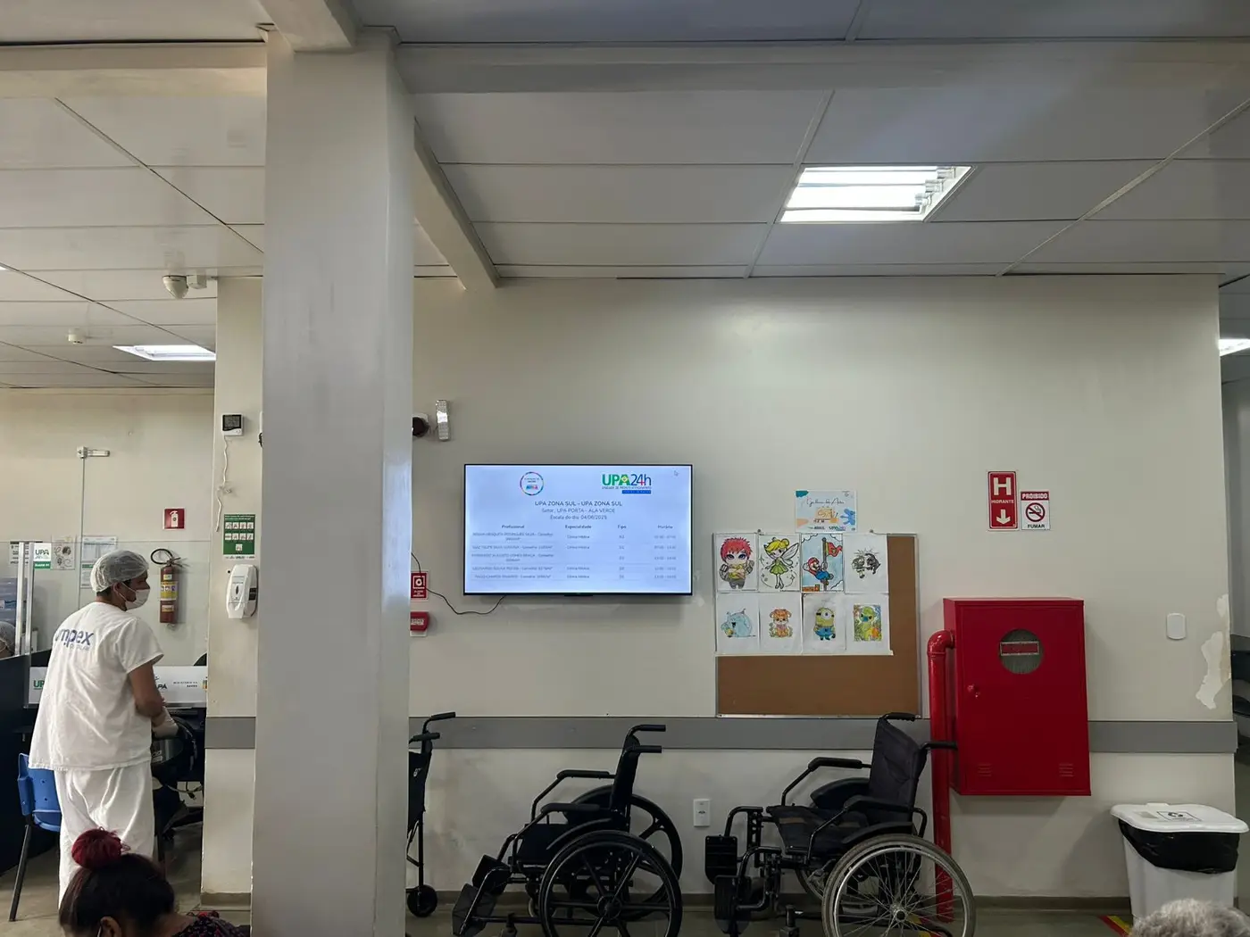 A ideia é que acompanhantes e pacientes saibam exatamente quem está atendendo, diminuindo dúvidas
