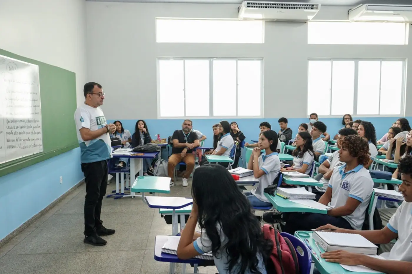 Serão selecionados 100 alunos de escolas públicas que estejam concluindo ou que já concluíram o Ensino Médio