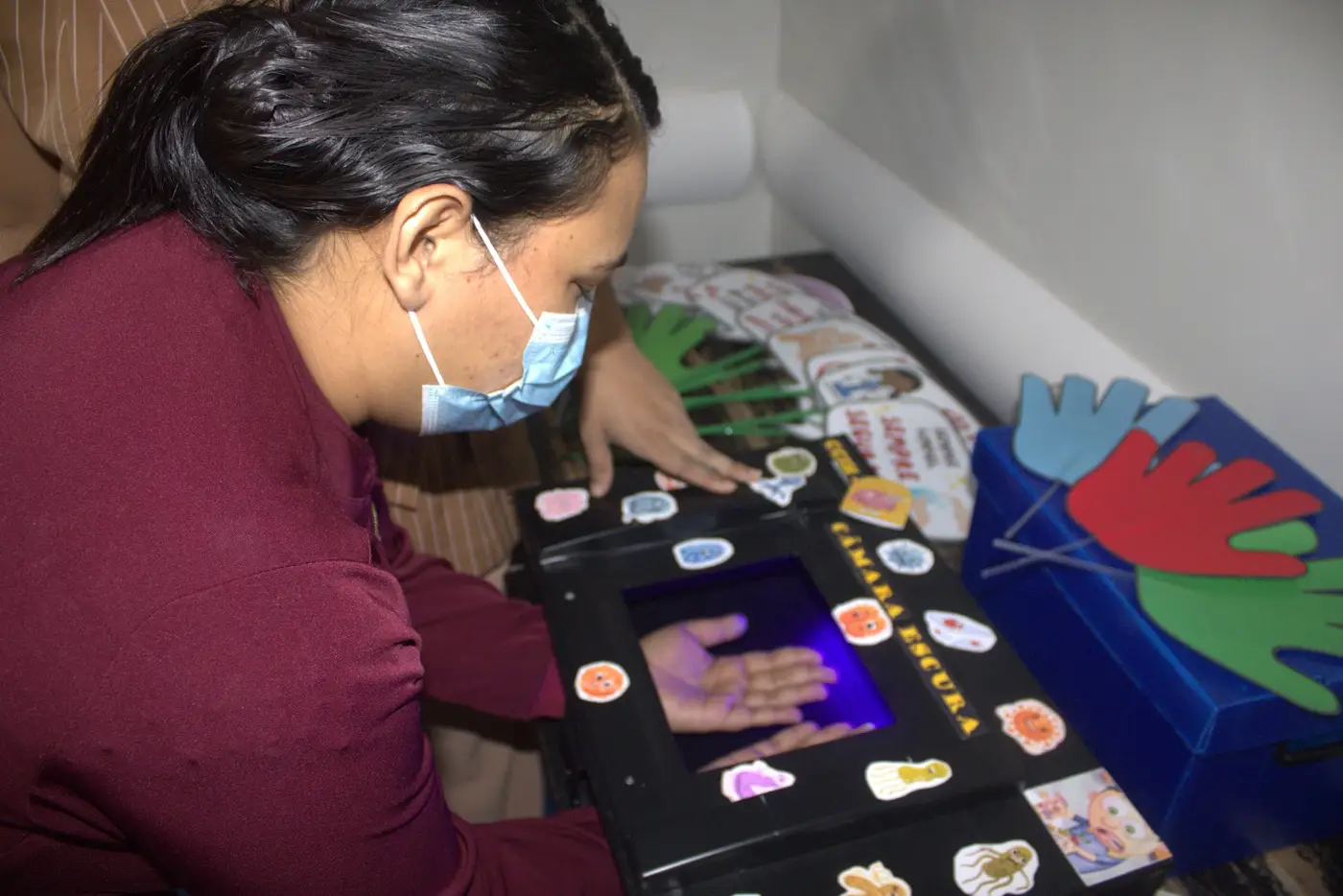 Ação contou com uma experiência em uma câmara escura