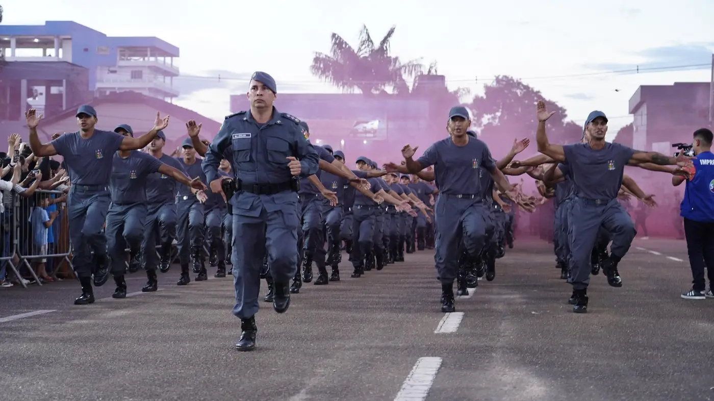 Mais de 290 alunos-soldados participaram da ″Noite Cinza″ da Polícia Militar do Amapá